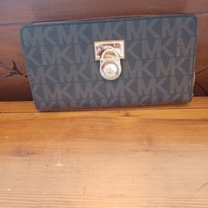 Michael Kors Hamilton Lock Wallet